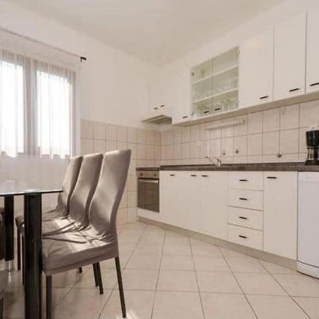 Apartment With Heated Pool And Sea View Trogir Buitenkant foto