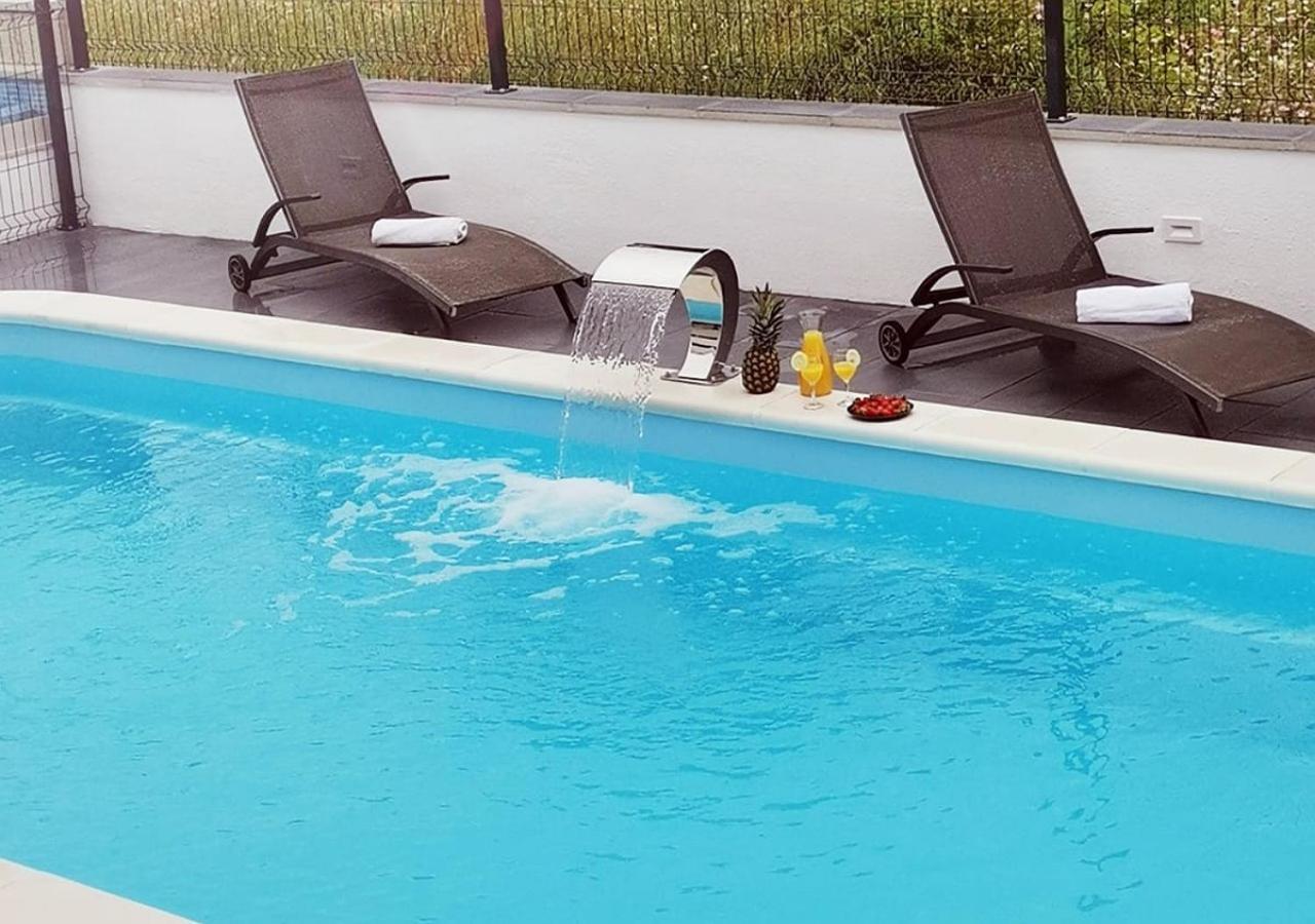 Apartment With Heated Pool And Sea View Trogir Buitenkant foto