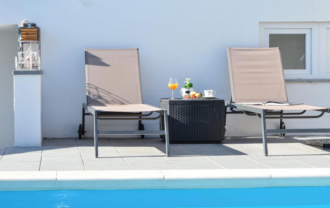 Apartment With Heated Pool And Sea View Trogir Buitenkant foto