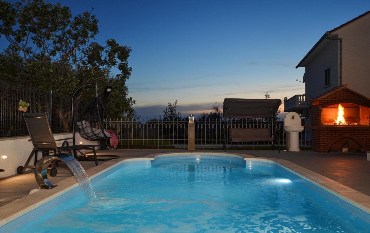 Apartment With Heated Pool And Sea View Trogir Buitenkant foto