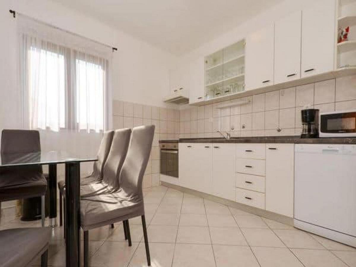 Apartment With Heated Pool And Sea View Trogir Buitenkant foto