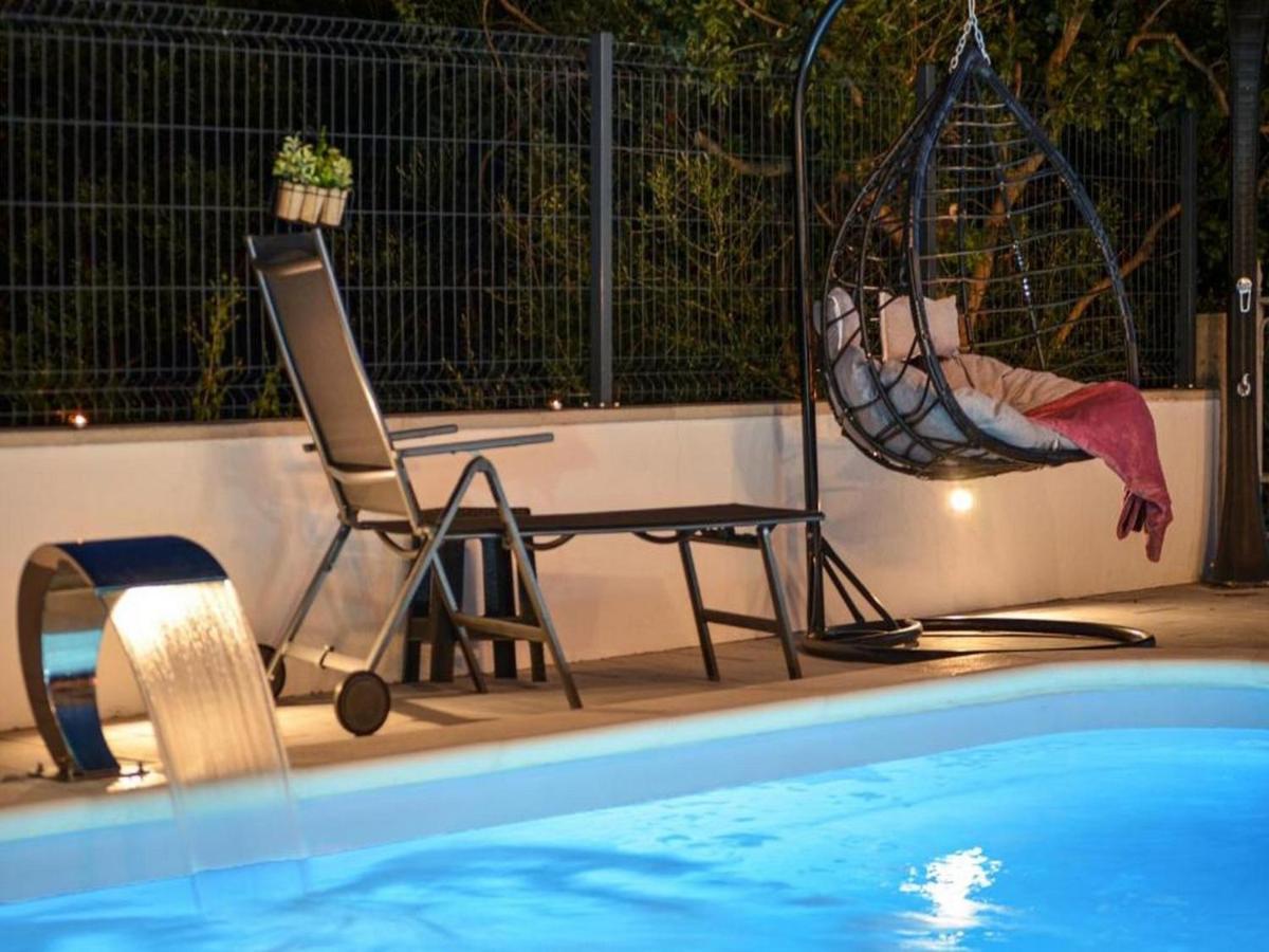 Apartment With Heated Pool And Sea View Trogir Buitenkant foto