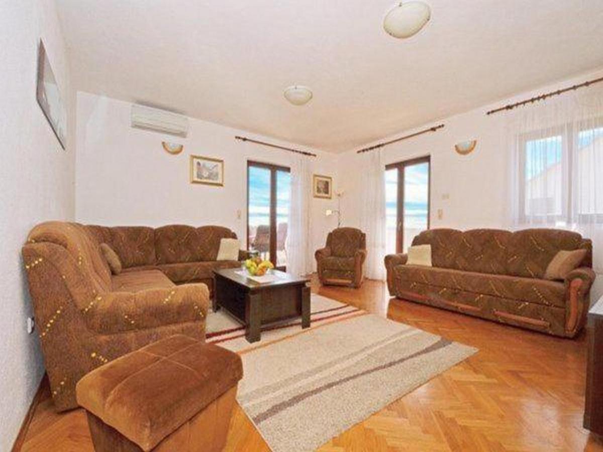 Apartment With Heated Pool And Sea View Trogir Buitenkant foto