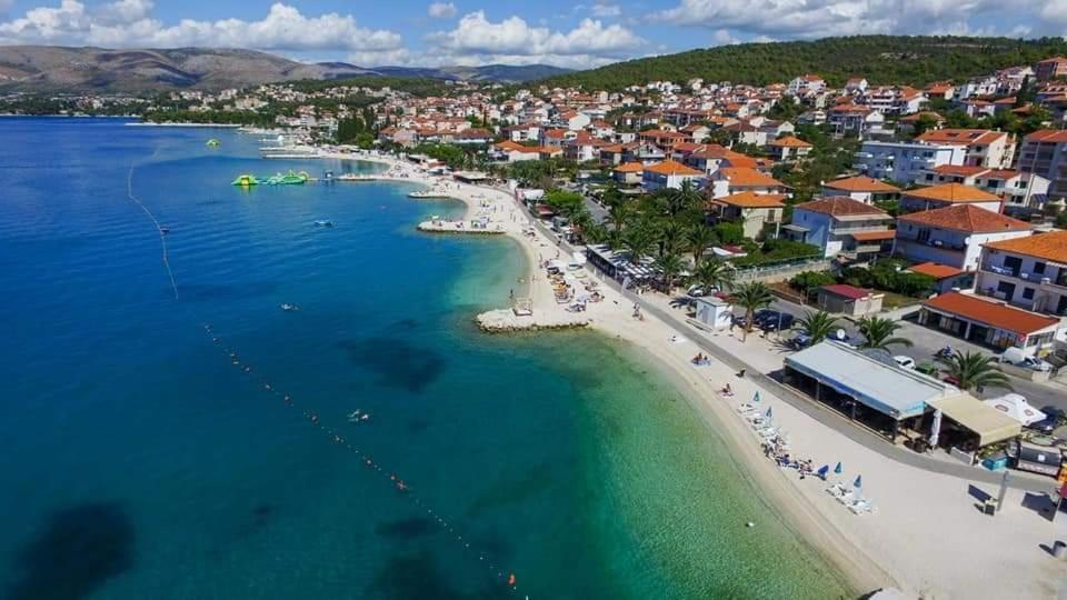 Apartment With Heated Pool And Sea View Trogir Buitenkant foto