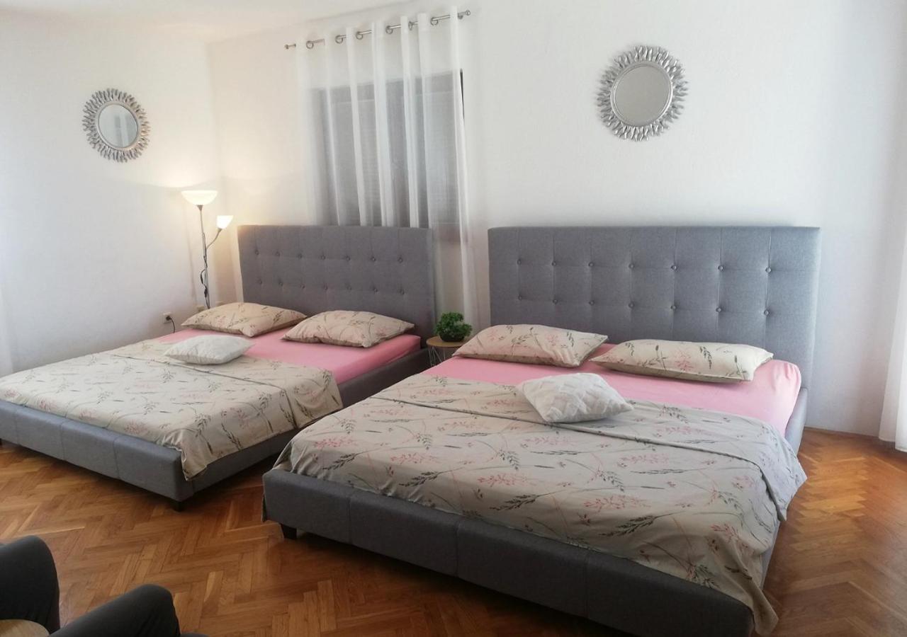 Apartment With Heated Pool And Sea View Trogir Buitenkant foto