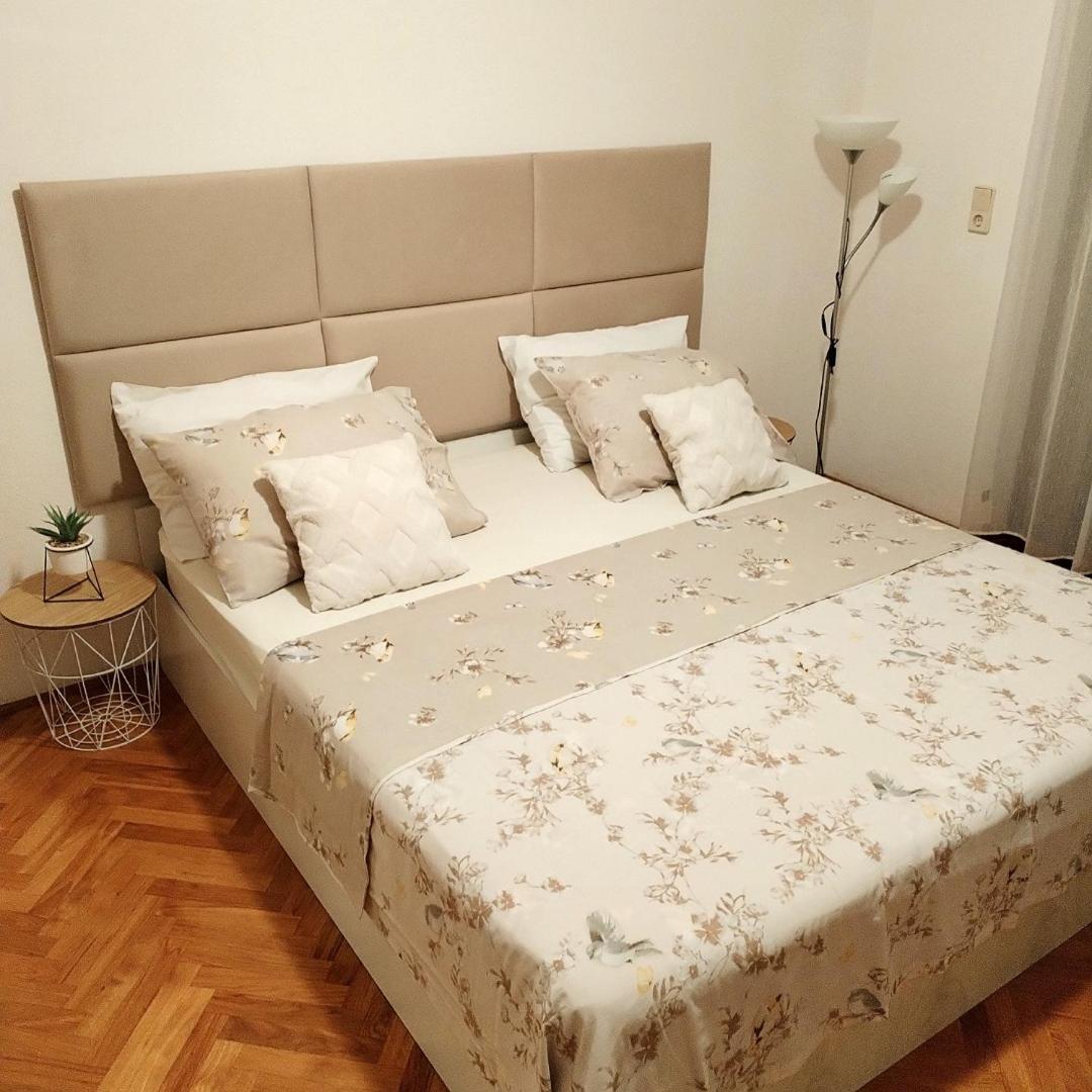 Apartment With Heated Pool And Sea View Trogir Buitenkant foto